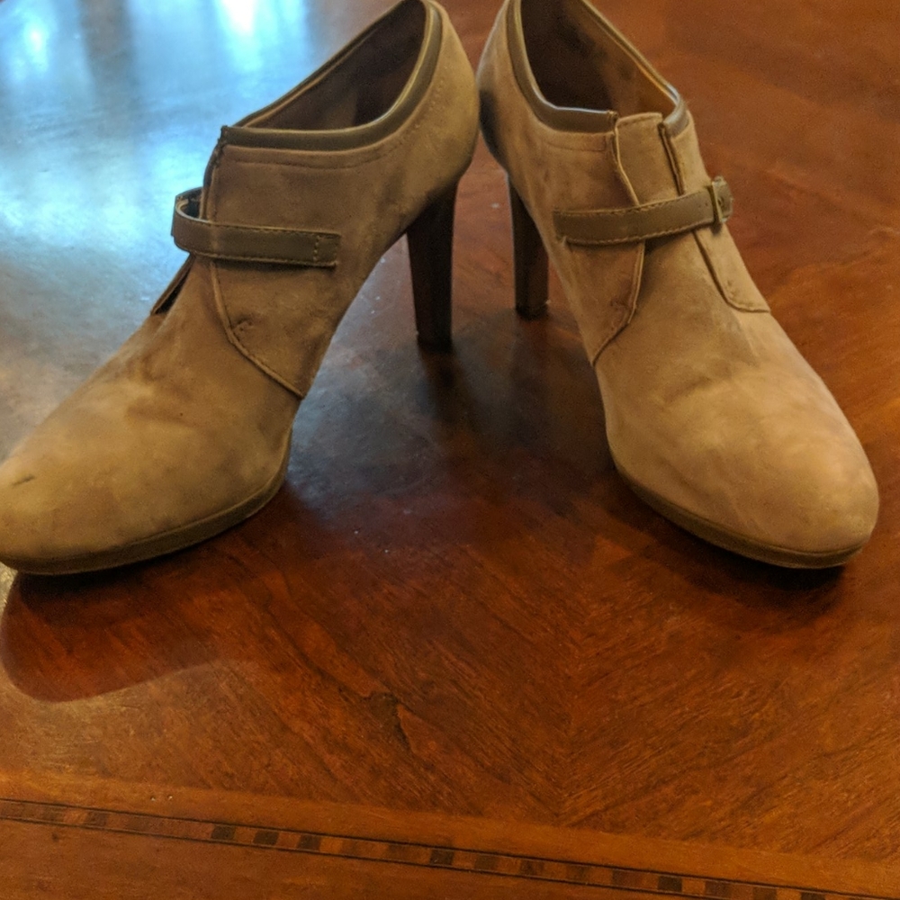 Women's shoes